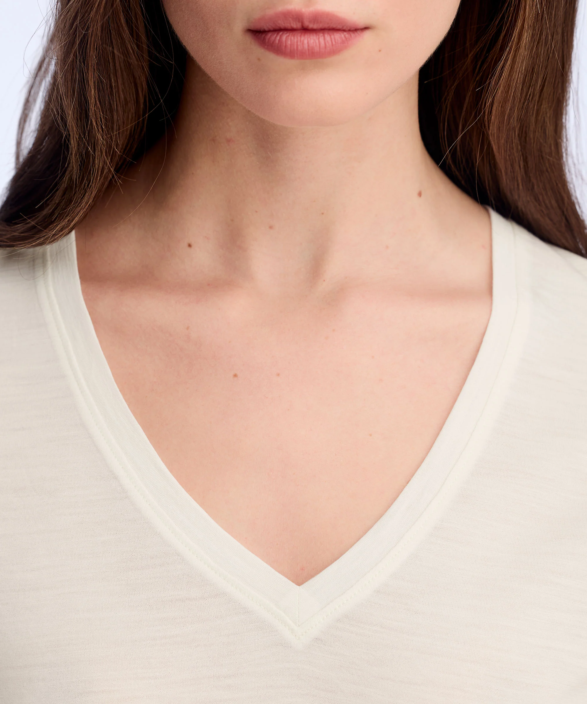 Women's Ultralight Merino V-Neck T-Shirt - Image 21