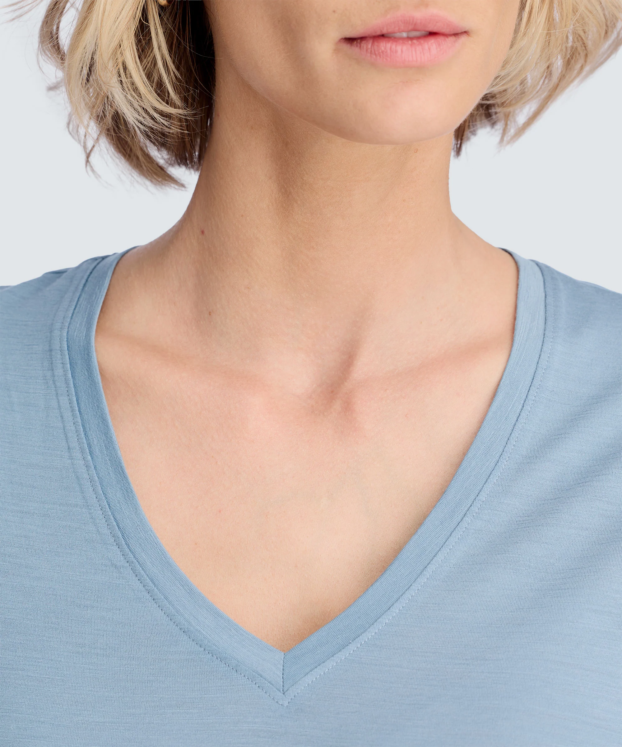 Women's Ultralight Merino V-Neck T-Shirt - Image 9